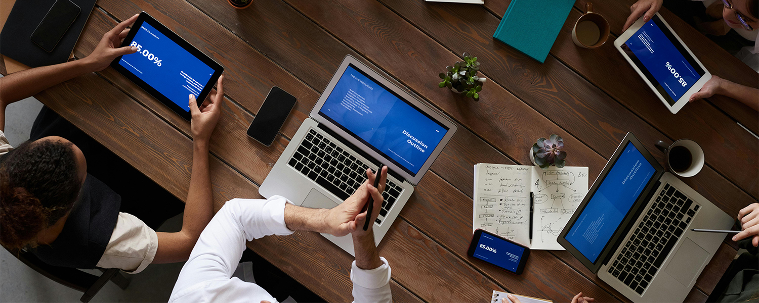 pexels-fauxels-3183183 拷贝.jpg